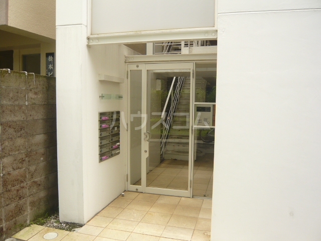 28/30 エントランス