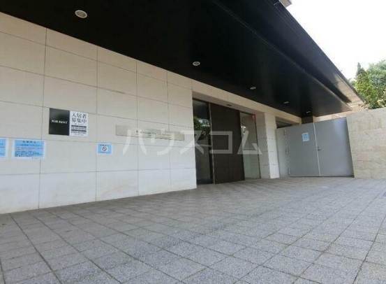 18/29 エントランス