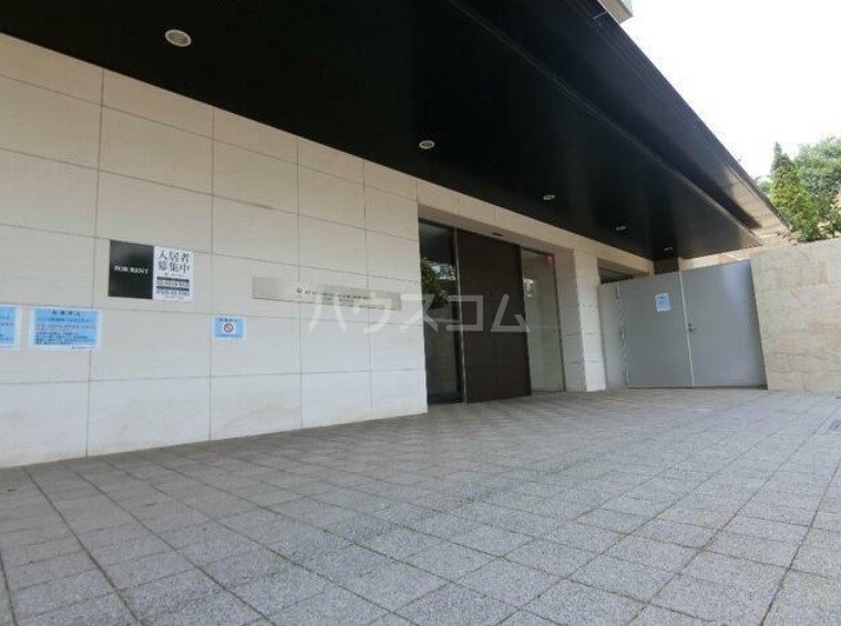 18/28 エントランス