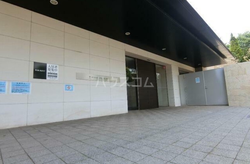 24/30 エントランス