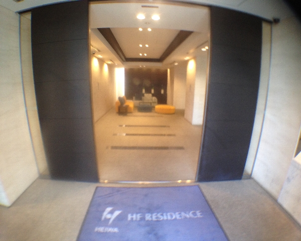 22/30 エントランス