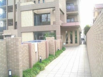 16/17 エントランス