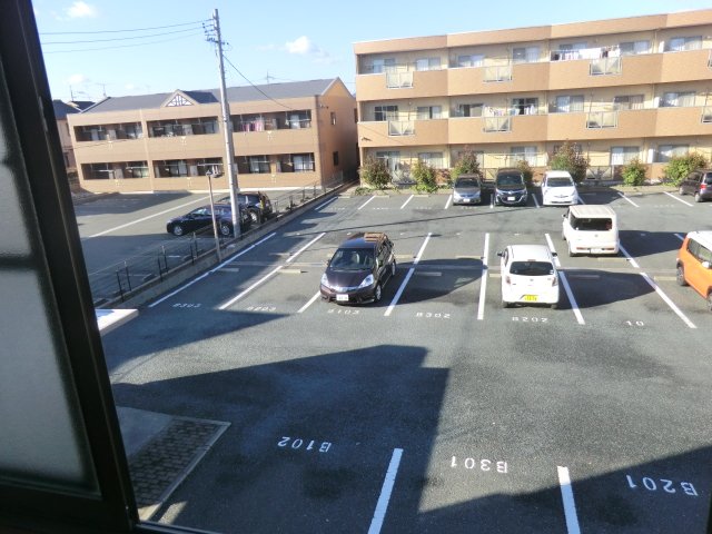 27/30 駐車場