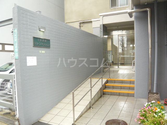 28/30 エントランス