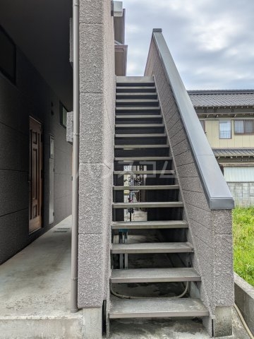 23/30 エントランス