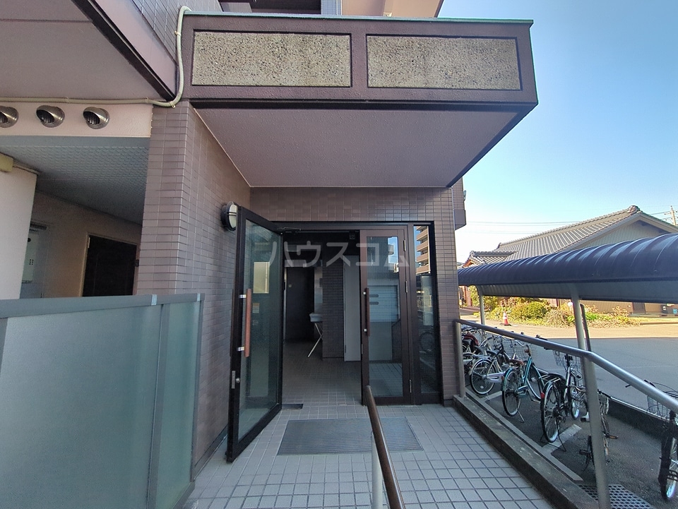 20/30 エントランス