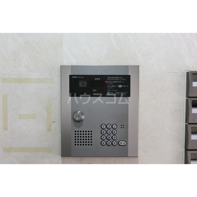 21/30 エントランス