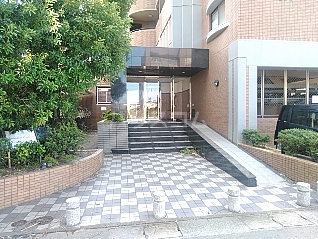 24/28 エントランス