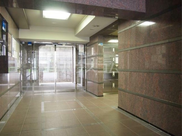 16/25 エントランス