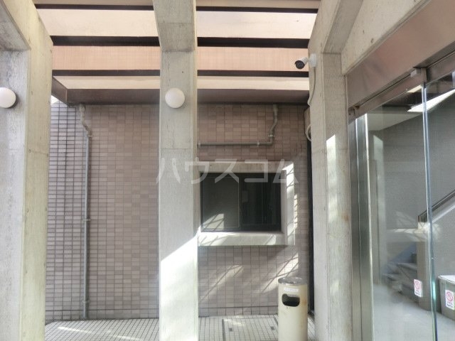 21/30 エントランス