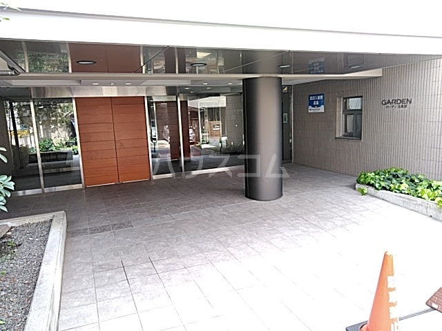 28/30 エントランス