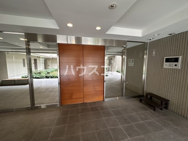 17/27 エントランス