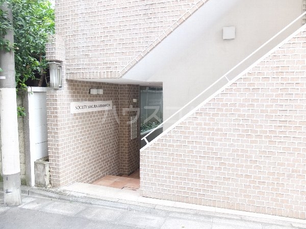 28/30 エントランス