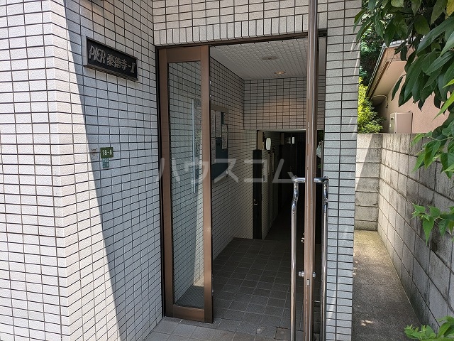 28/30 エントランス