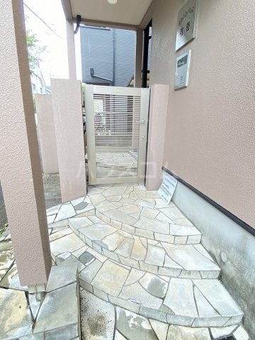 28/30 エントランス