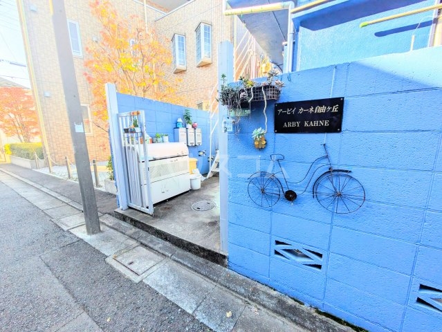 21/29 エントランス