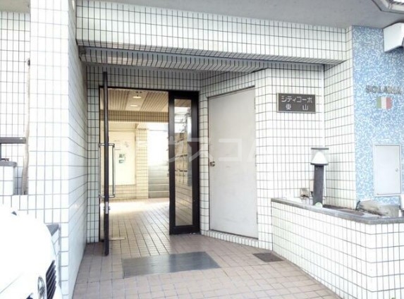 16/25 エントランス