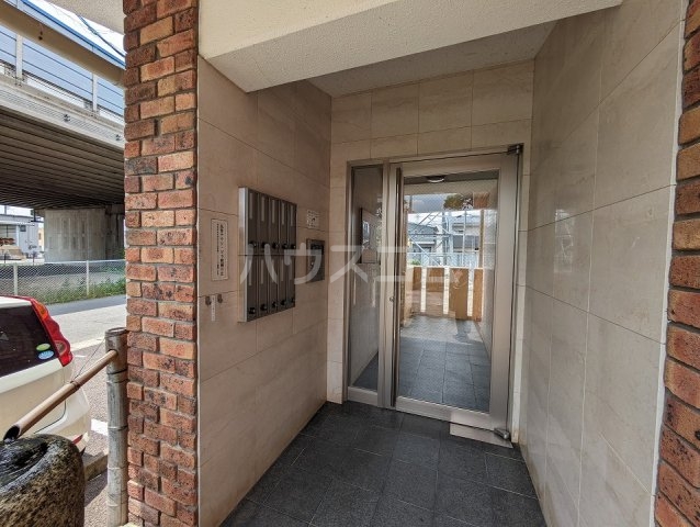 28/30 エントランス