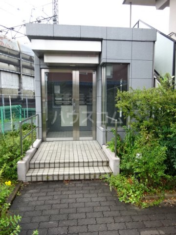 23/30 エントランス