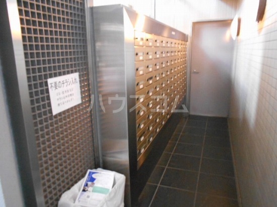 23/30 エントランス