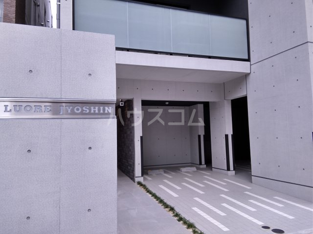 22/25 エントランス