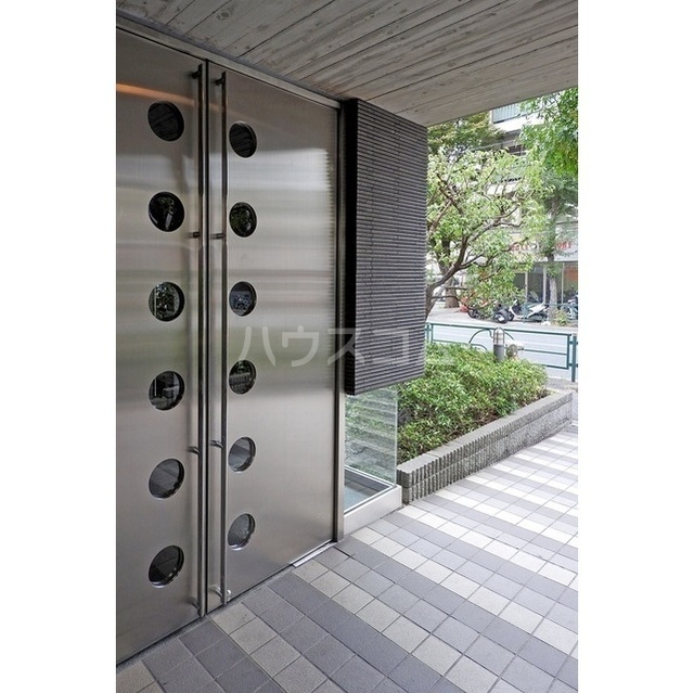 14/23 エントランス