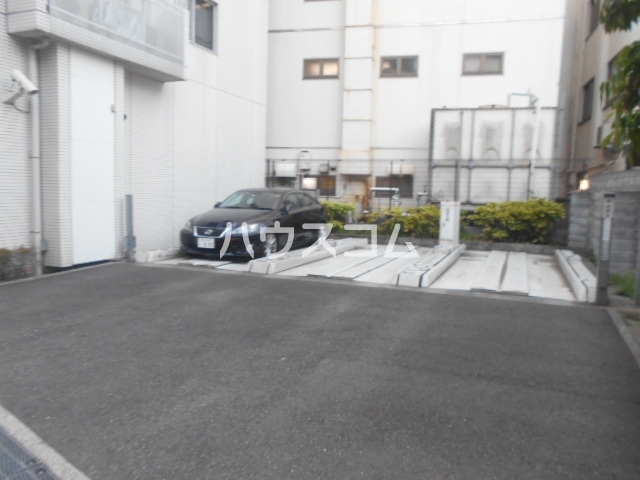 27/30 駐車場