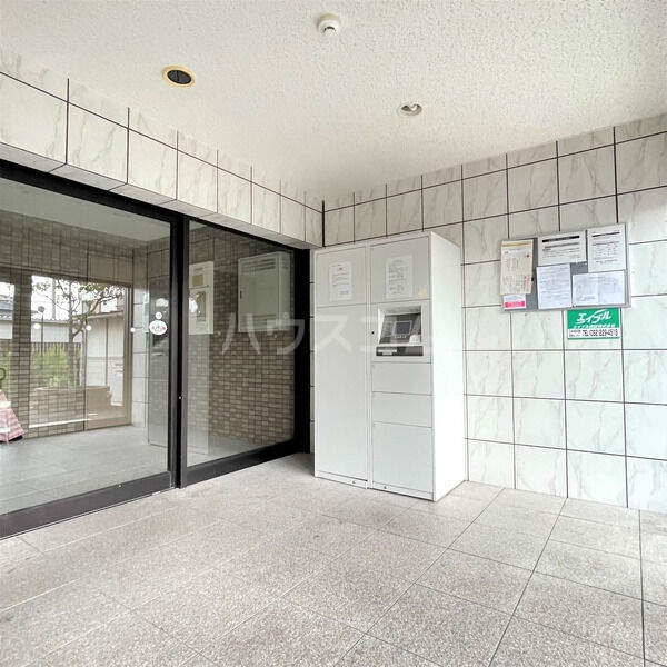 25/27 エントランス