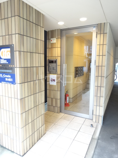 18/28 エントランス