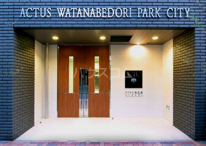 18/26 エントランス