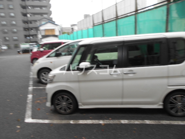 23/30 駐車場