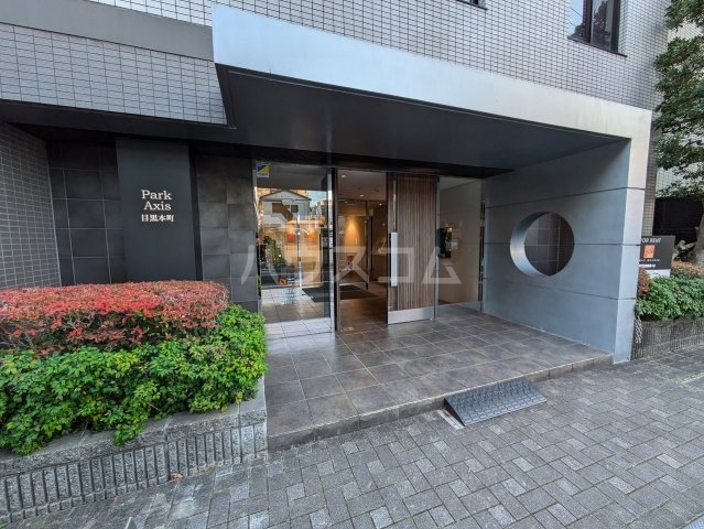 26/30 エントランス