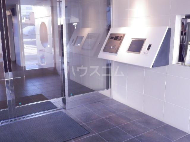 26/30 エントランス