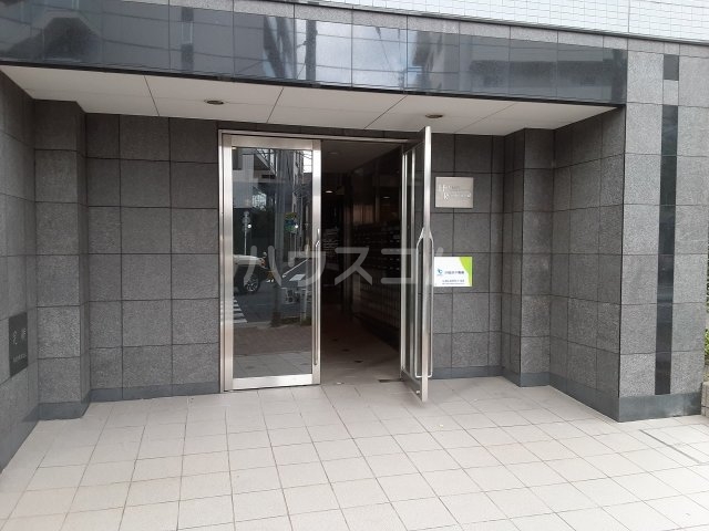 27/30 エントランス