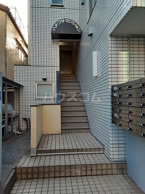 24/30 エントランス