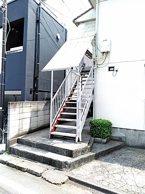 28/28 エントランス