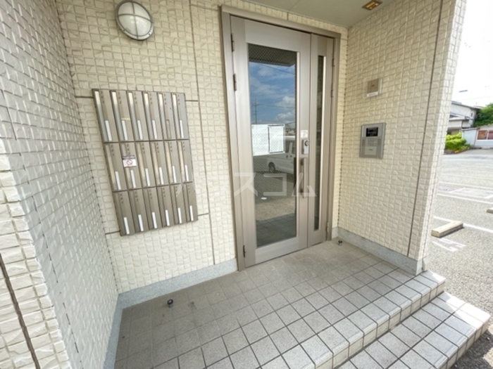 25/29 エントランス