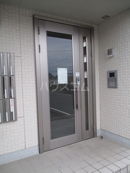 18/23 エントランス