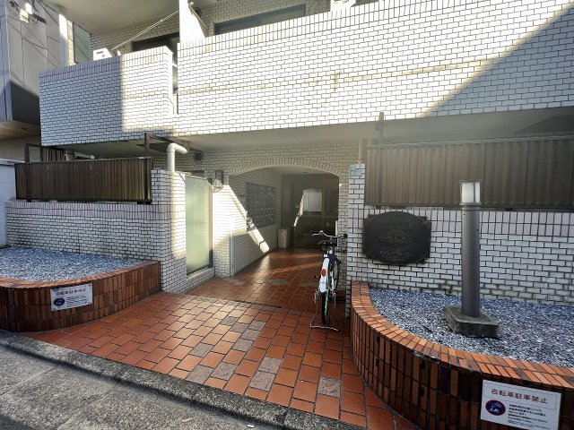 21/29 エントランス