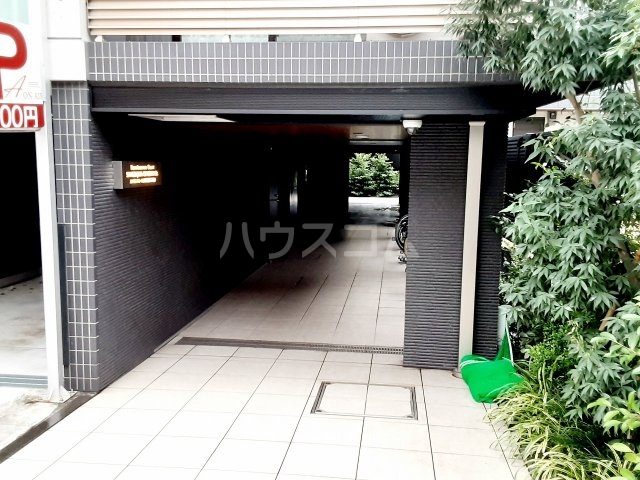 28/30 エントランス