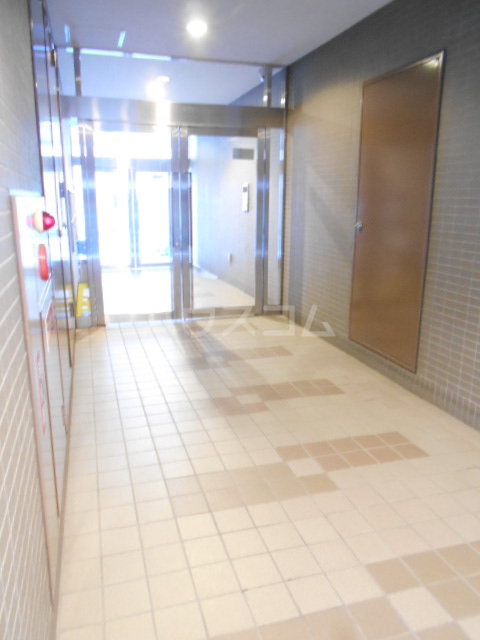 22/30 エントランス