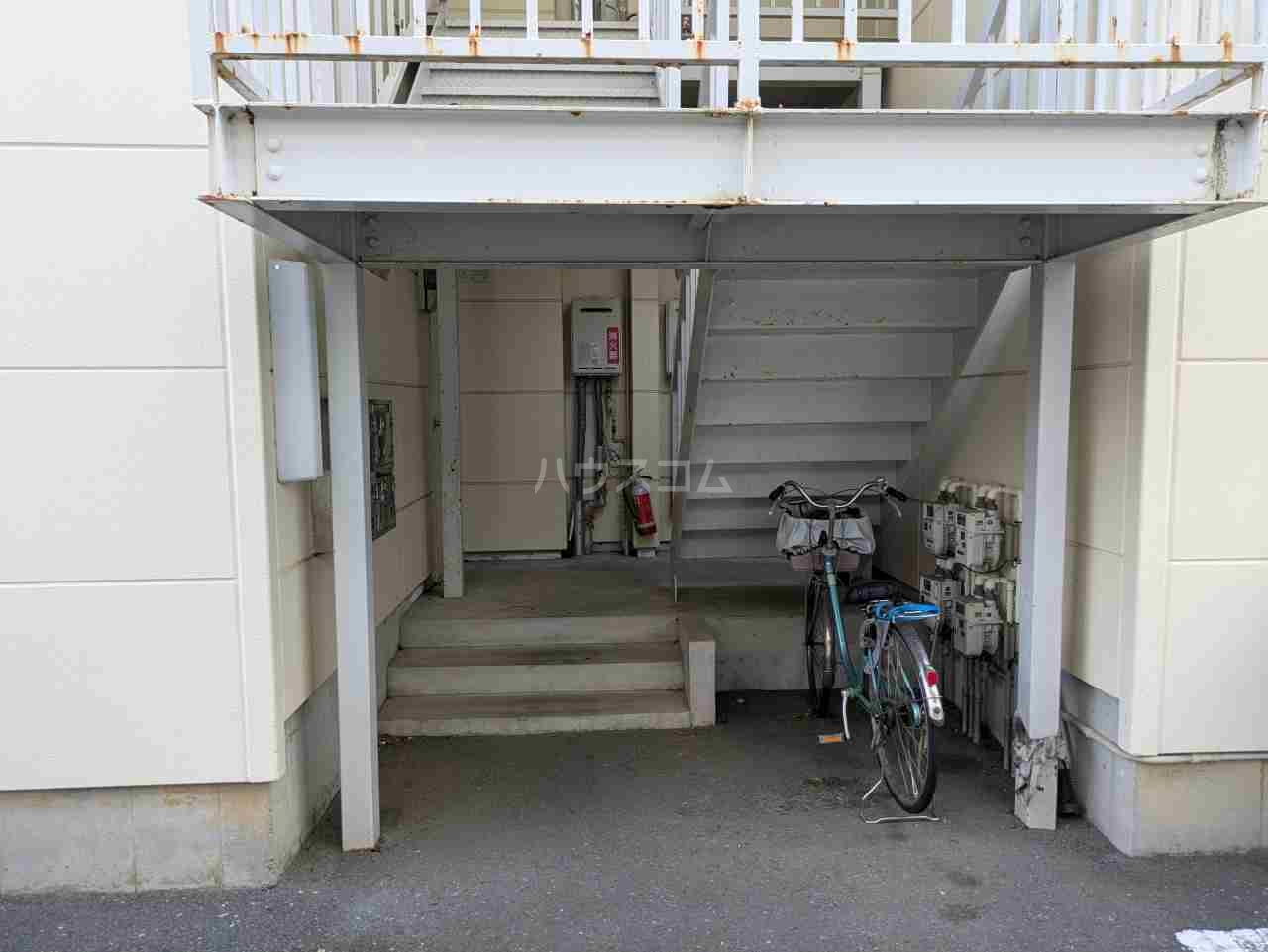 27/30 エントランス