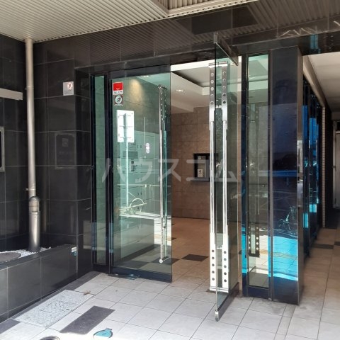 27/30 エントランス