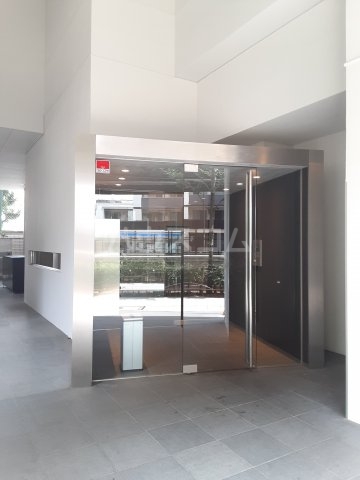 28/30 エントランス