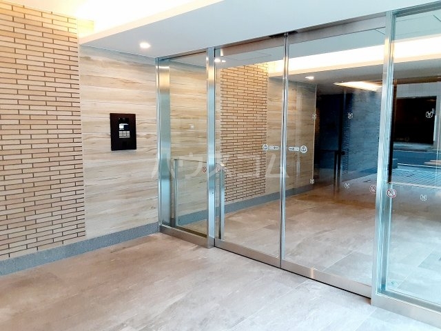 27/30 エントランス