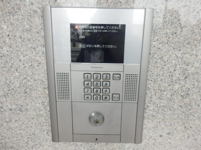 17/25 エントランス