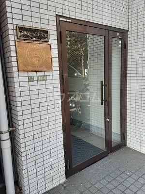 21/30 エントランス