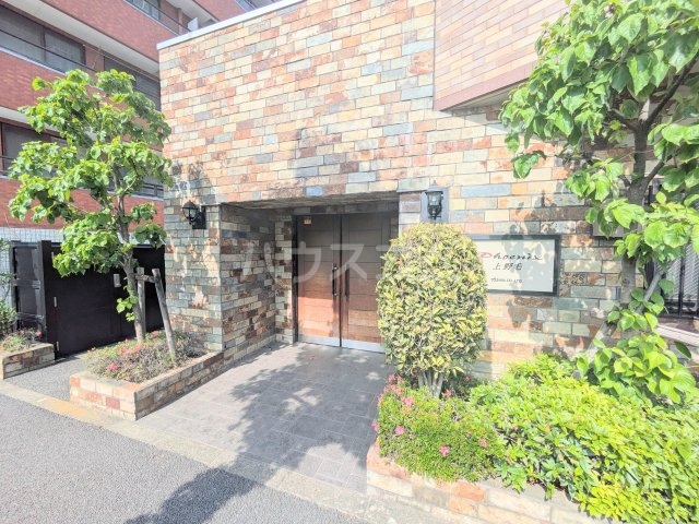 21/30 エントランス