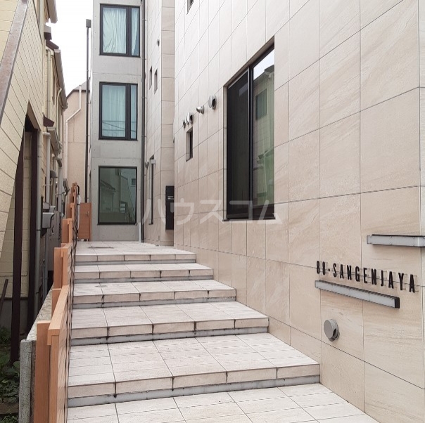 3/8 エントランス