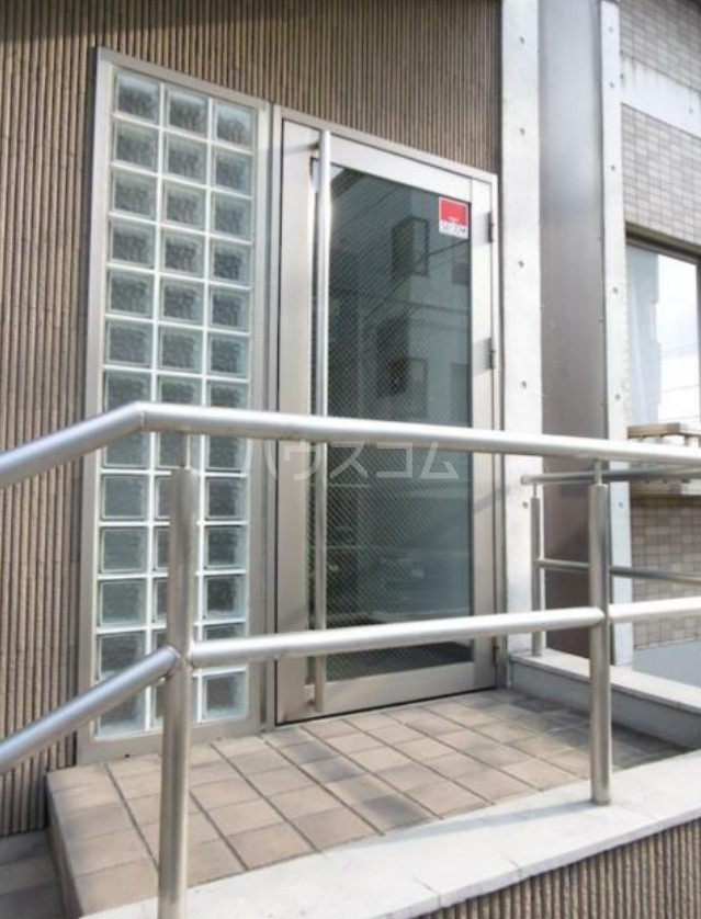 28/30 エントランス